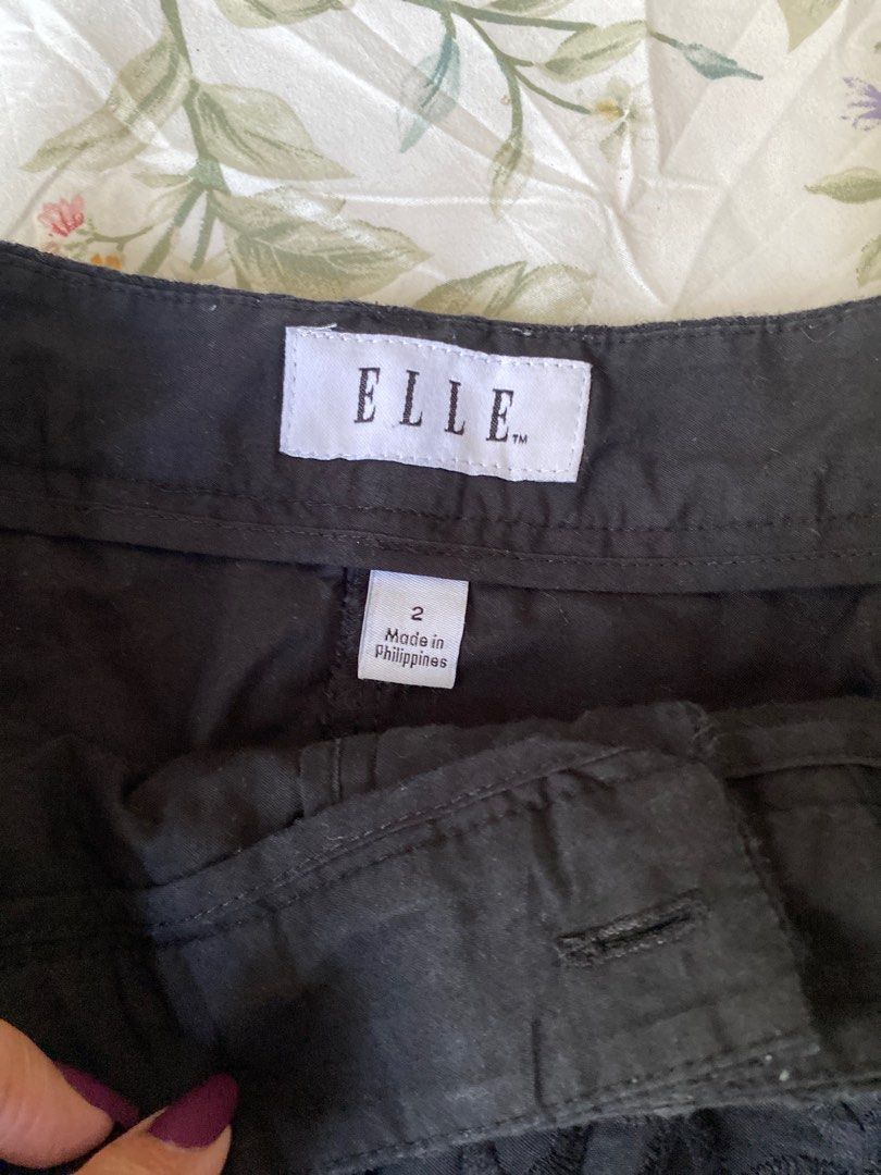 V Elle Black Floral Shorts (Category: Shorts) located in Paranaque City. Submitted by chowkiesells (Listing ID 1366757490, Image 3). Description: .