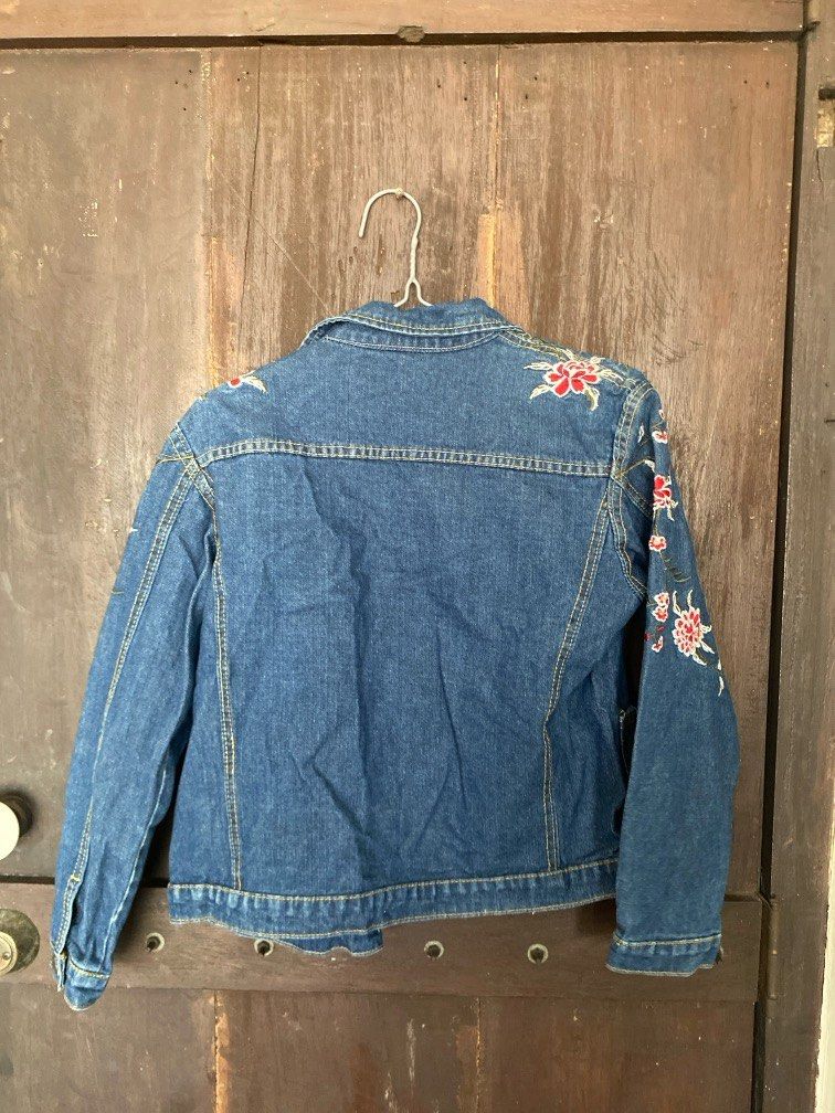 V Floral Print Denim Jacket (Category: Coats, Jackets and Outerwear) located in Paranaque City. Submitted by chowkiesells (Listing ID 1366773303, Image 2). Description: Good qual, barely used, from Japan.