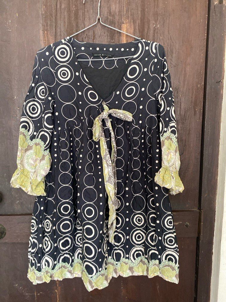 V Move & Park Printed Longsleeves Dress (Category: Dresses) located in Paranaque City. Submitted by chowkiesells (Listing ID 1366762324, Image 1). Description: Can fit up to 30 in waist .