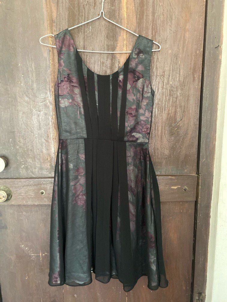 V Psyche Q. Black Cocktail Dress (Category: Evening dresses & gowns) located in Paranaque City. Submitted by chowkiesells (Listing ID 1366764691, Image 2). Description: In super good condition, only used once!.