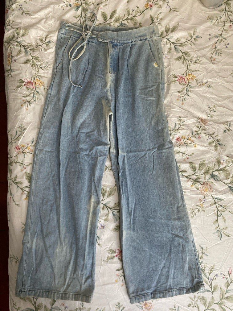 V Wide Leg Baggy Pants (Category: Jeans) located in Paranaque City. Submitted by chowkiesells (Listing ID 1366778148, Image 1). Description: .