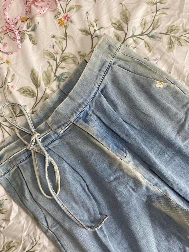 V Wide Leg Baggy Pants (Category: Jeans) located in Paranaque City. Submitted by chowkiesells (Listing ID 1366778148, Image 2). Description: .