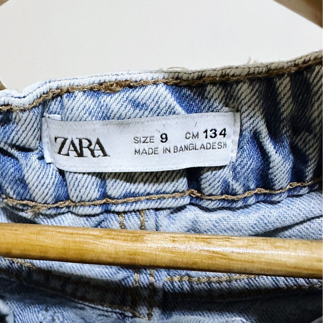 Zara Denim Jeans size 9yo (Category: Babies & Kids Fashion) located in Quezon City. Submitted by mjcong (Listing ID 1366827958, Image 3). Description: Authemic guaranteed💯 No flaws Waist: adjustable garter Length: 29.25”.