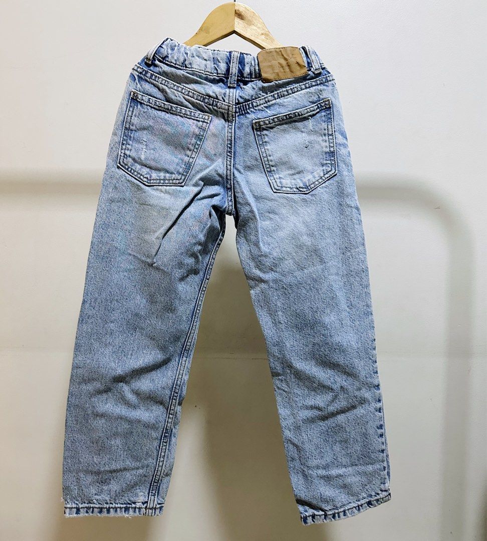 Zara Denim Jeans size 9yo (Category: Babies & Kids Fashion) located in Quezon City. Submitted by mjcong (Listing ID 1366827958, Image 2). Description: Authemic guaranteed💯 No flaws Waist: adjustable garter Length: 29.25”.