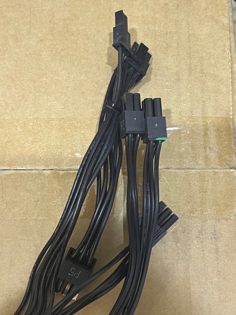 由 ning_ning_lin (刊登 ID 1370210470，圖片 3) 提交，位於 台南市 (Tainan) 的 500W 金牌電源供應器 (類別：電腦)，說明：拆機 良品 歡迎聊聊。