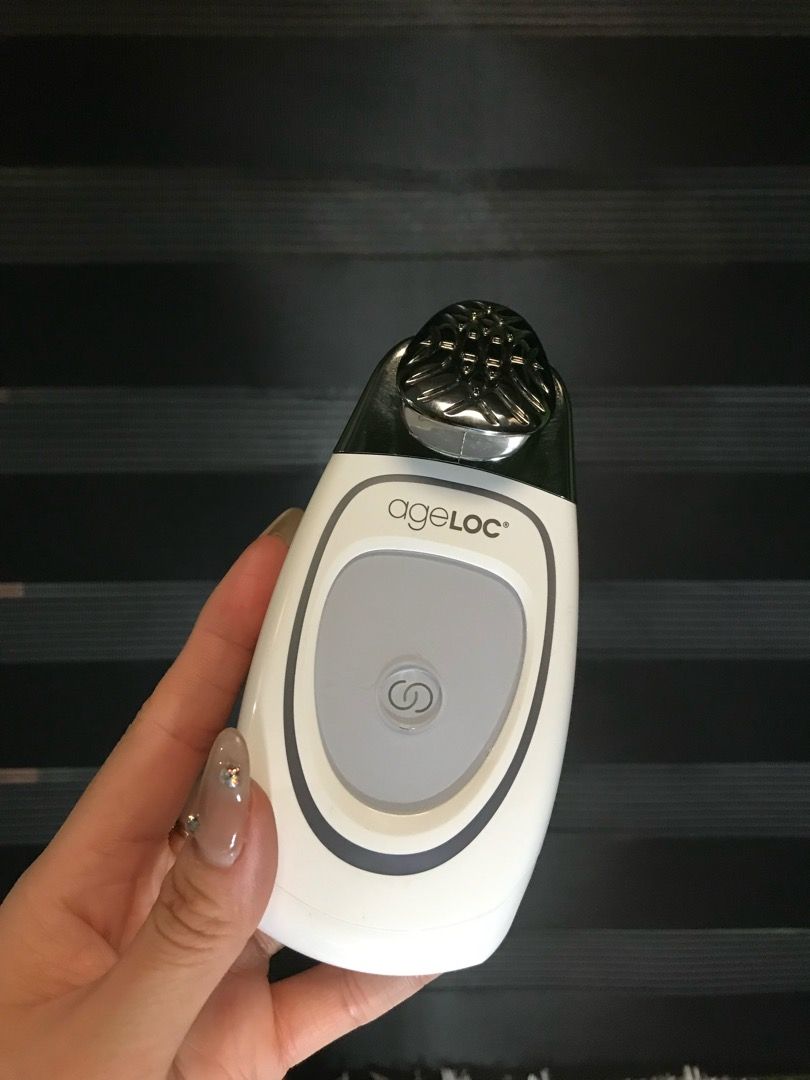 Age Loc Galvanic Spa (Category: Face Care) located in Bulacan. Submitted by matrixieo41353 (Listing ID 1370140681, Image 1). Description: ageLOC® Galvanic Spa Device Your small-but-mighty luxury beauty device that visibly rejuvenates skin exactly where you need—face, body, scalp as you indulge in spa-like beauty experiences at home, at your convenience. Single device, multiple uses. Inclusions: 1 pc Age Loc Galvanic Spa 1 box Face Gels (8 vials) 