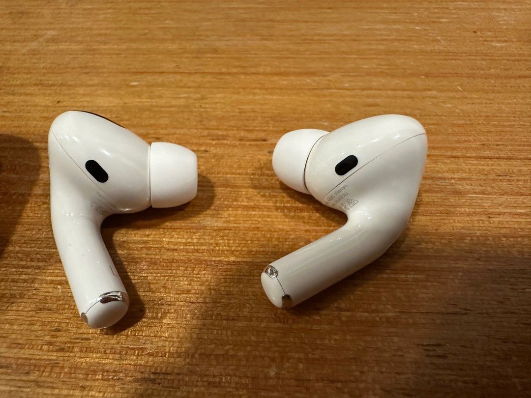 *SALE* Apple Airpods Pro (free silicone case) (Category: Earphones) located in Singapore. Submitted by gfield123 (Listing ID 1370210638, Image 2). Description: .