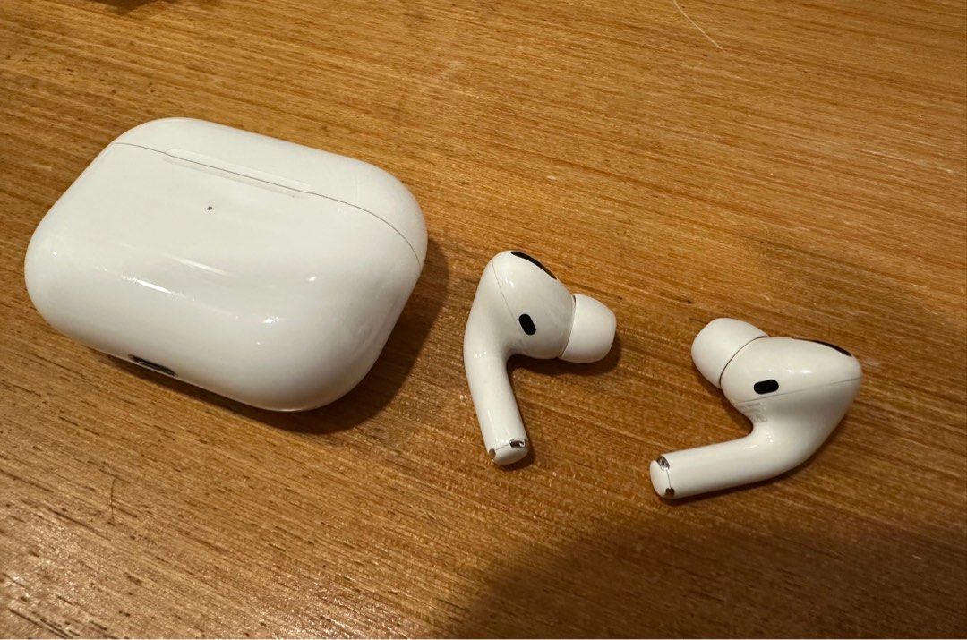 *SALE* Apple Airpods Pro (free silicone case) (Category: Earphones) located in Singapore. Submitted by gfield123 (Listing ID 1370210638, Image 1). Description: .