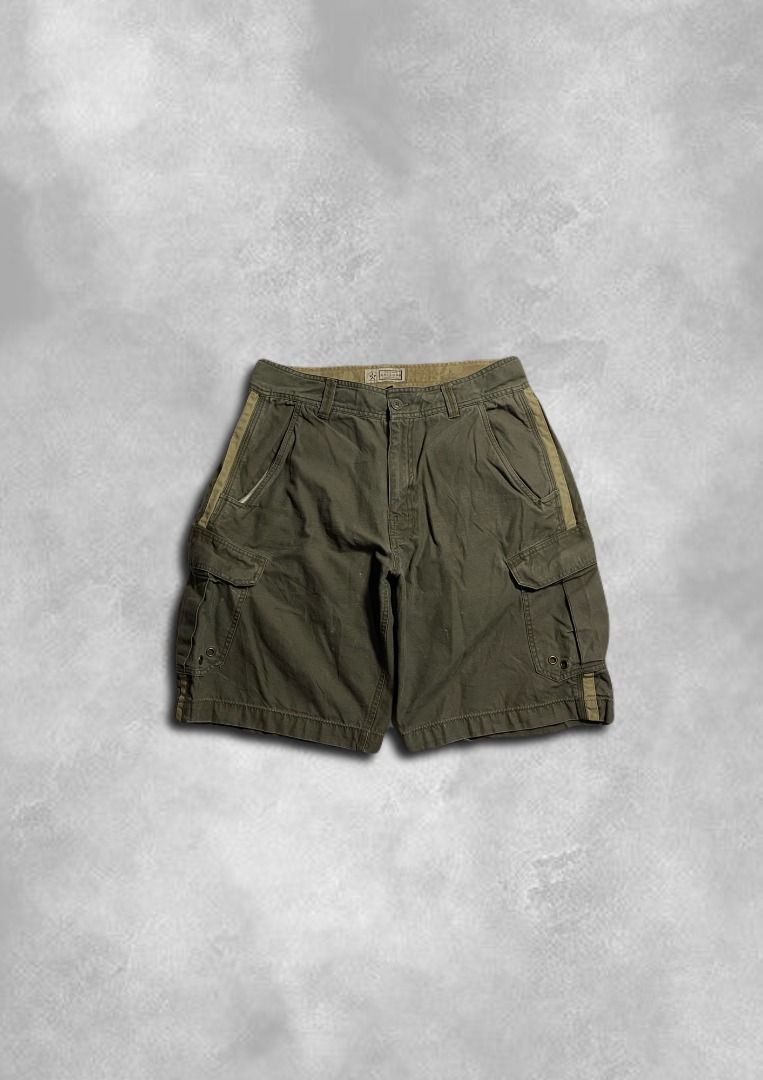 Arizona Cargo Shorts (Category: Shorts) located in Cabuyao City. Submitted by dead_mans_clothes (Listing ID 1370154530, Image 1). Description: 34x23x13 flaw/s: minimal paint splatters.
