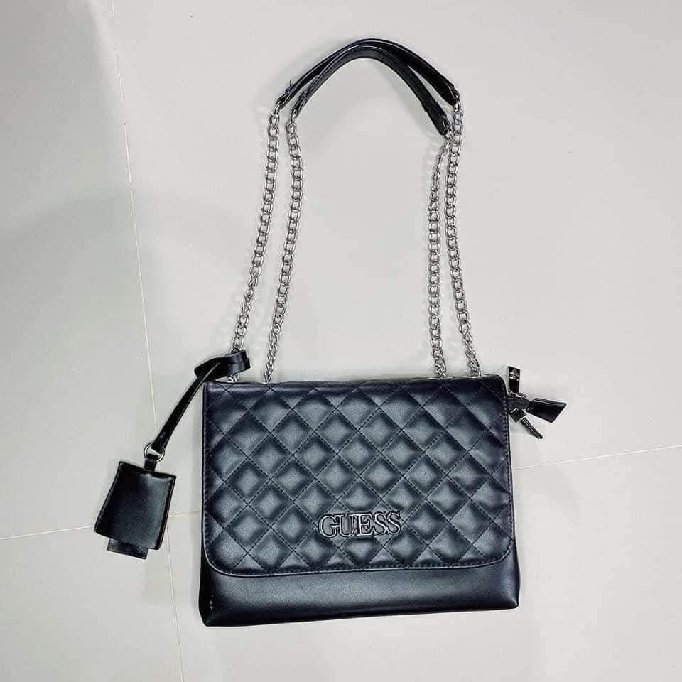 AUTH GUESS (Category: Cross-body Bags) located in Vigan. Submitted by Ellexea (Listing ID 1370067300, Image 1). Description: AUTH GUESS Decluttering Rarely used Nastock lang sa cabinet.