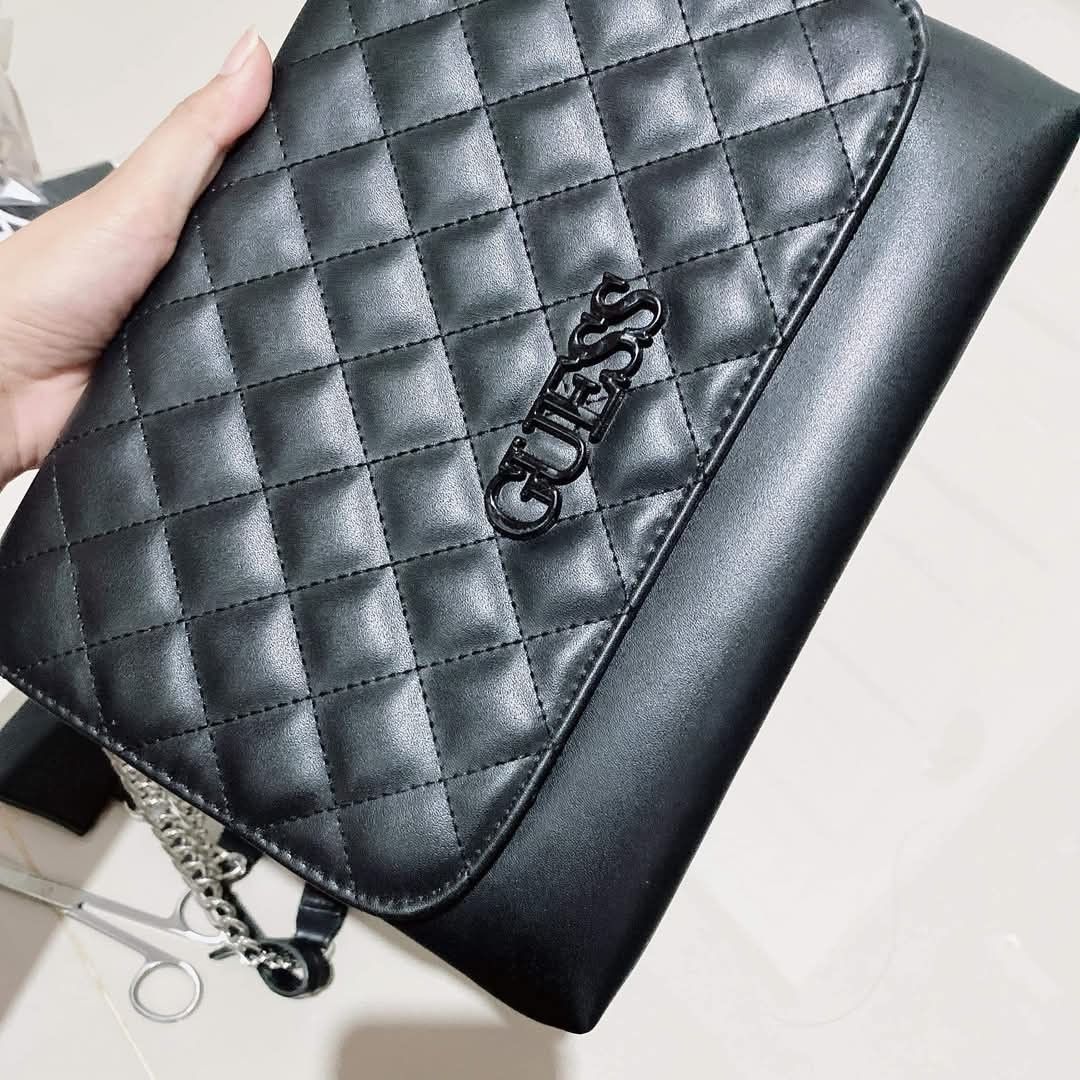 AUTH GUESS (Category: Cross-body Bags) located in Vigan. Submitted by Ellexea (Listing ID 1370067300, Image 2). Description: AUTH GUESS Decluttering Rarely used Nastock lang sa cabinet.