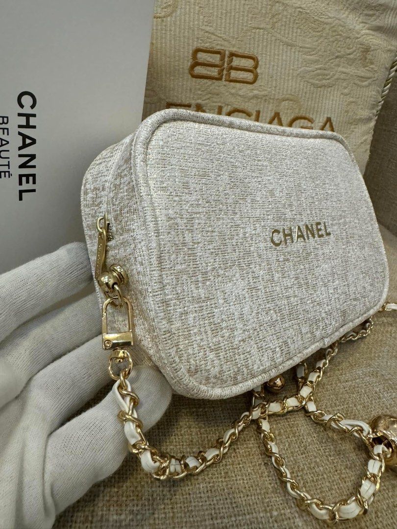 CC VIP item❤️Sling/Crossbody bag (Category: Luxury Bags & Wallets) located in Quezon City. Submitted by jhaediah (Listing ID 1370113213, Image 2). Description: ONHAND‼️CC VIP item❤️Sling/Crossbody bag😍 Brandnew po‼️Unahan nalang po kayo ulet🥰 .