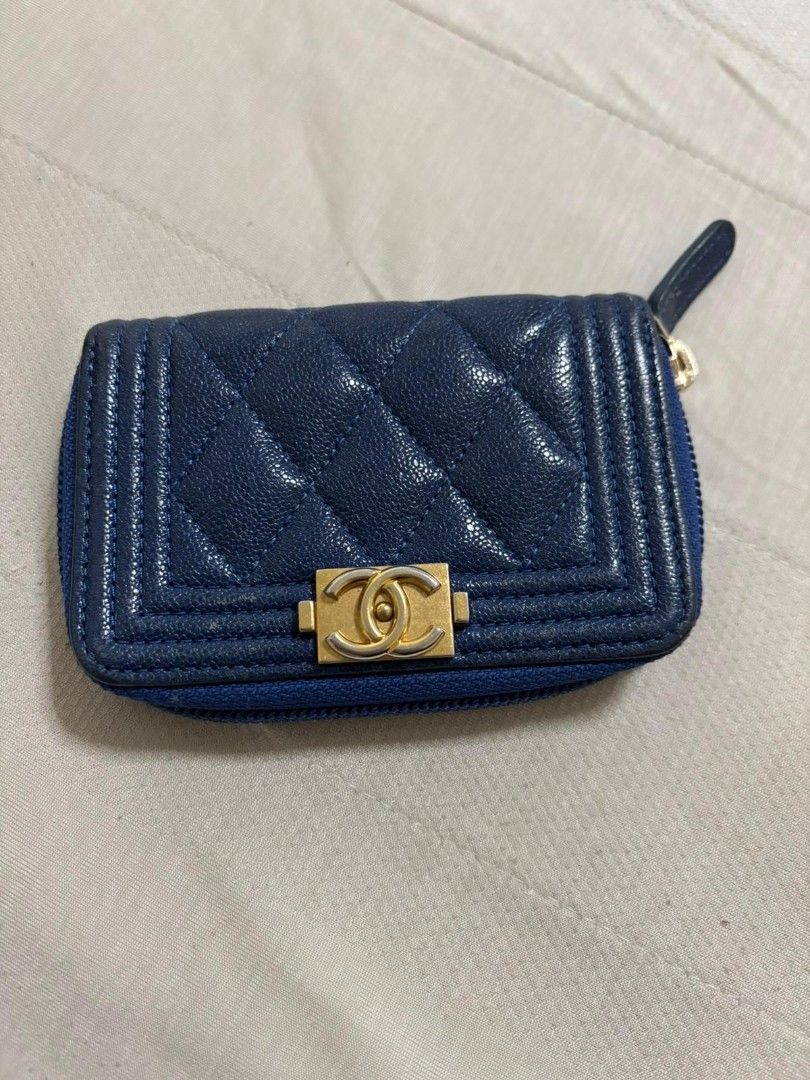 Chanel boy zipped coin purse (Category: Bags & Wallets) located in Singapore. Submitted by implusivequeen (Listing ID 1370143375, Image 1). Description: meetup at mayflower mrt or sengkang mrt fast deal price negotiable comes with the chanel box and copy of the receipt too. some unavoidable usage of signs and scuffing no lowballers pls.