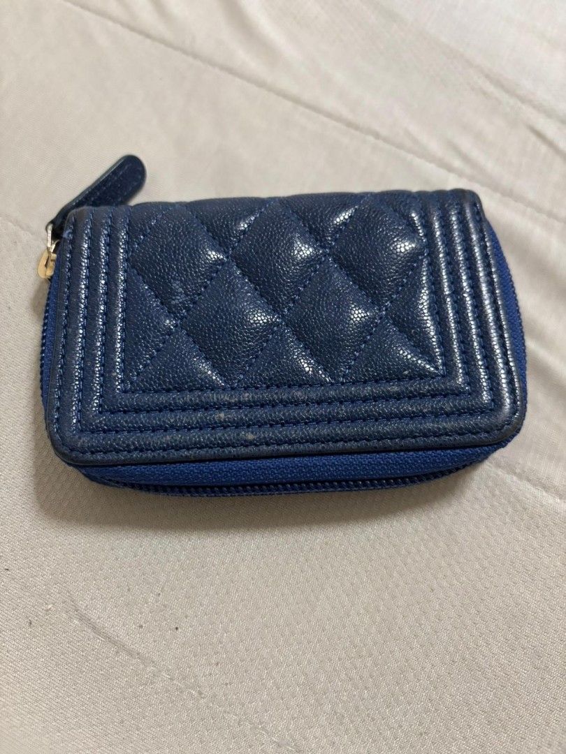 Chanel boy zipped coin purse (Category: Bags & Wallets) located in Singapore. Submitted by implusivequeen (Listing ID 1370143375, Image 2). Description: meetup at mayflower mrt or sengkang mrt fast deal price negotiable comes with the chanel box and copy of the receipt too. some unavoidable usage of signs and scuffing no lowballers pls.