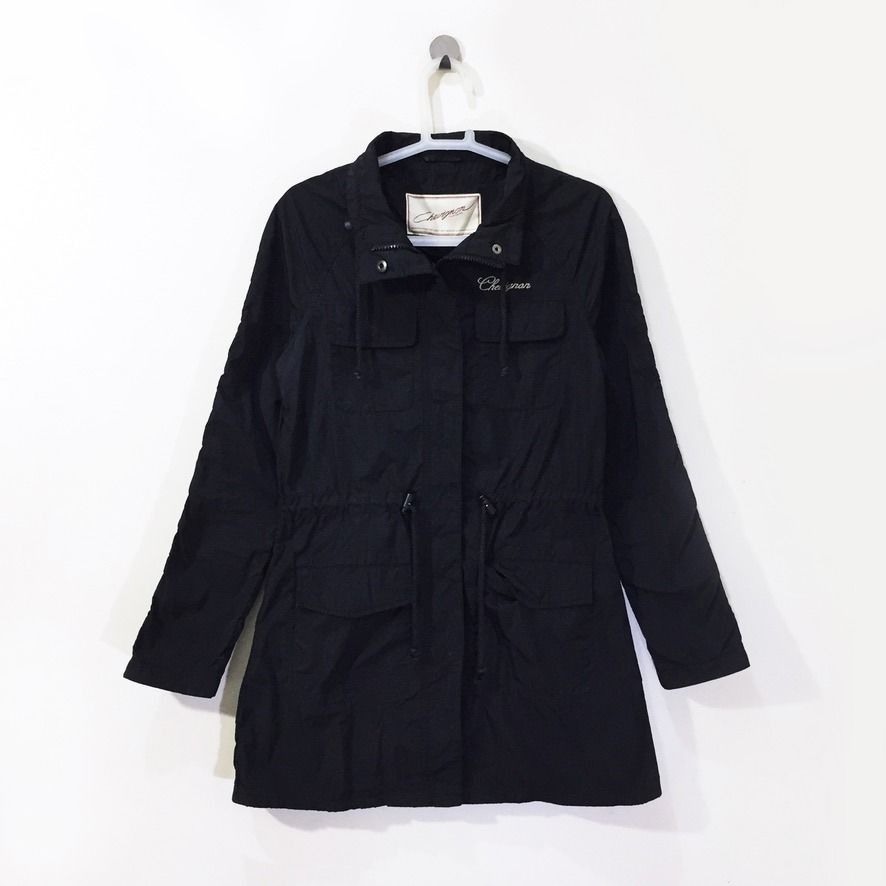 CHEVIGNON – Light Black Parka Jacket with Roll-up Sleeves (Category: Coats, Jackets and Outerwear) located in Taguig. Submitted by shopharee (Listing ID 1334045261, Image 1). Description: MEASUREMENTS (in Inches): 🔸 Shoulder : 15.00'' 🔸 Pit to Pit : 17.50'' 🔸 Sleeve : 23.00'' 🔸 Length : 31.00'' 🔸 Bottom : 22.00'' ITEM CONDITIONS: 🔸 Material Quality: 10/10 🔸 Color rating: 10/10 🔸 Appearance: 10/10 🔸 Gently used. Can pass as brand new. 🔸 
