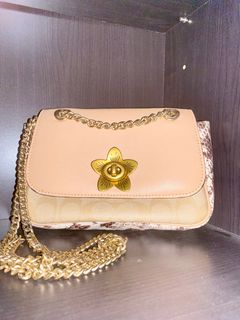 (Category: ) located in . Submitted by nr_thrifted (Listing ID 1370219019, Image 1). Description: .