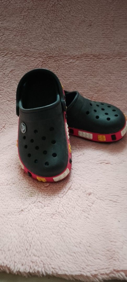 Crocs Lego Mickey Mouse (Category: Babies & Kids Fashion) located in Quezon City. Submitted by klascano1992 (Listing ID 1370077868, Image 1). Description: 17CM LIKE NEW.