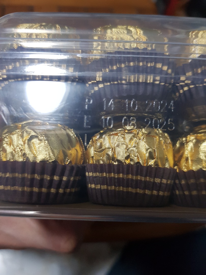 Ferroro rocher 30s expiry sep 26, Food & Drinks, Packaged & Instant ...