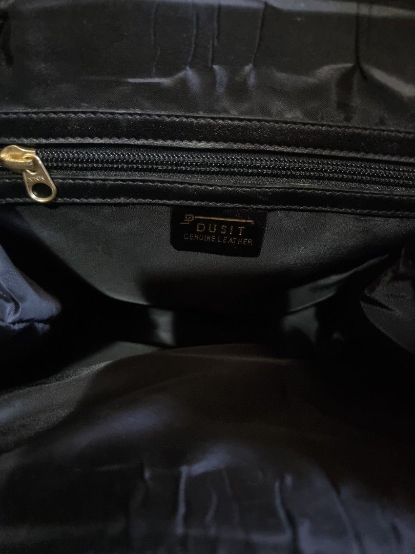 Genuine Stingray Leather Shoulder Bag by Dusit (Category: Luxury Bags & Wallets) located in Caloocan City. Submitted by dillydadi67 (Listing ID 1370135346, Image 3). Description: Shoulder bag for Women. Magnetic buttons..