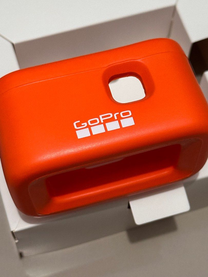 Go Pro Floaty Hero 9/10 (Category: Camera Bags & Carriers) located in Mabalacat. Submitted by rizasells (Listing ID 1370185496, Image 3). Description: Go Pro Floaty Hero 9 compatible with 10 Easy to spot accessory keeps Hero 9 afloat The item comes with box Never been used RFS decluttering .
