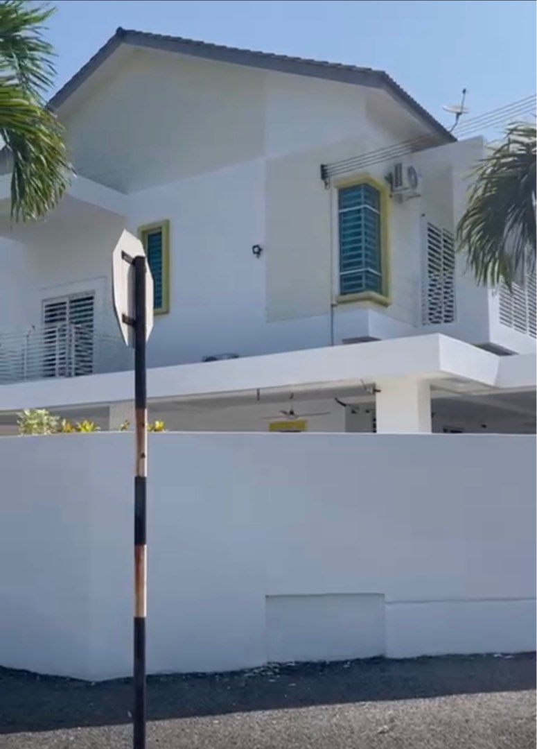 Good Retirement Corner 2 story big house  for sale63226713592707111