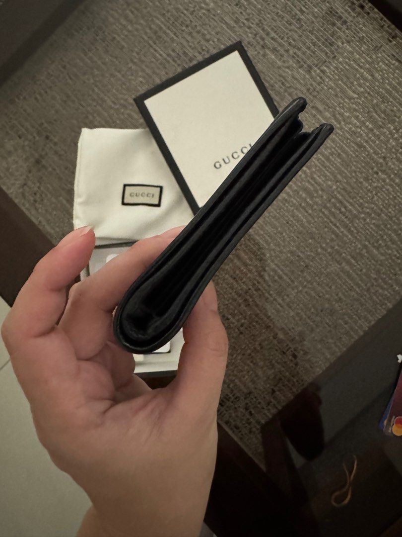 Gucci Marmont Pebbled Leather Men’s Wallet (Category: Luxury Bags & Wallets) located in Taguig. Submitted by ldnco (Listing ID 1370147335, Image 3). Description: Rfs decluttering Normal signs of usage only No major issues .