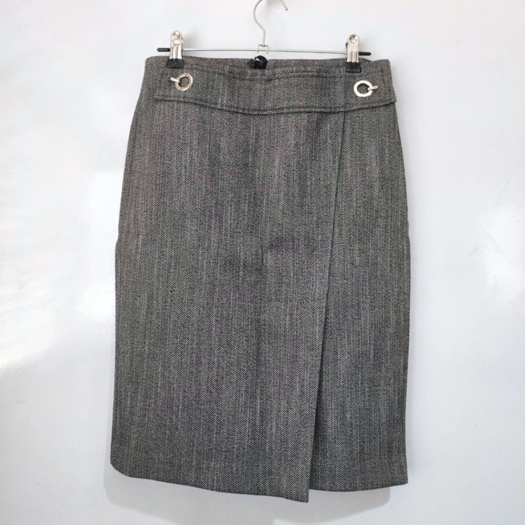 H&M Black/White Patterned Pencil Skirt with Slit (Category: Skirts) located in Muntinlupa City. Submitted by liaadeclutters (Listing ID 1370132955, Image 1). Description: RFS: I don't use it anymore 📦 Shipping options: • J&T • Gogoexpress • Lalamove • Meet-up in Muntinlupa.