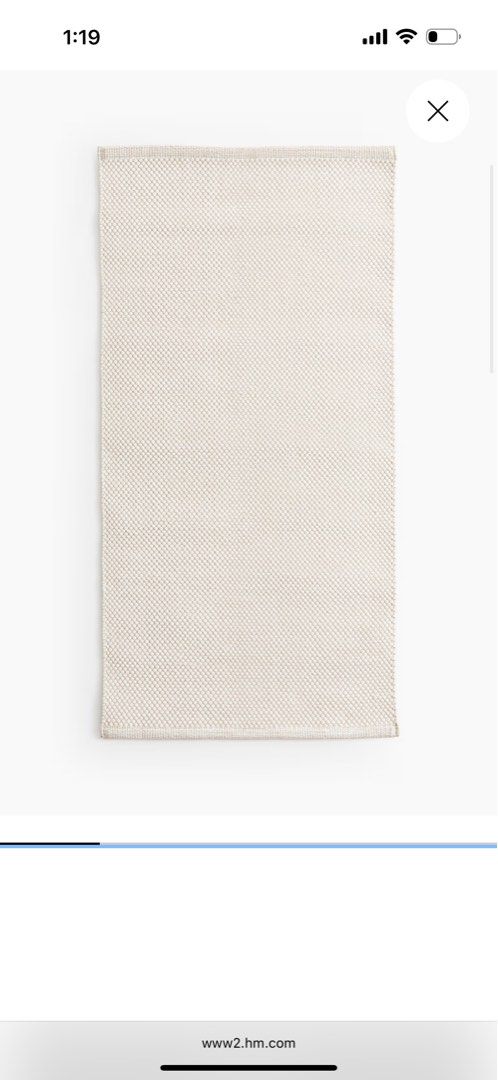 H&M Rug (Category: Carpets, Mats & Flooring) located in Mandaluyong City. Submitted by _noel (Listing ID 1370108532, Image 3). Description: .