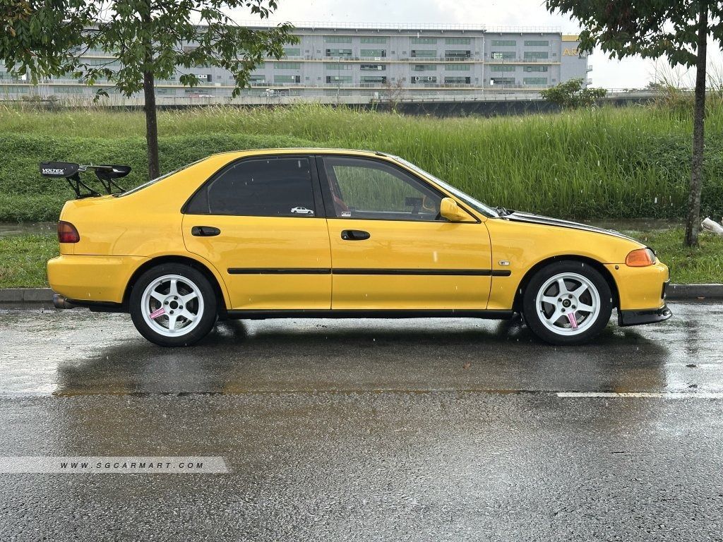 Honda Civic VTI EG9 Manual (Category: Used Cars) located in Singapore. Submitted by astralisautomobile (Listing ID 1370114752, Image 2). Description: B16A2 engine. 15" TE37, EK9 Recaro seats, B18 cams, 400cc injector, K20 coil, S90 throttle body, Skunk2 intake, Invidia Exhaust w/cert, Hybrid racing SS, etc. New stock just arrived! Car is in good condition, clean and neat interior. No weird noises when driving. Flexible loan available. Trade in we