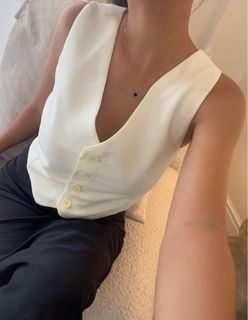 HOUSE OF LULU White Noah Vest