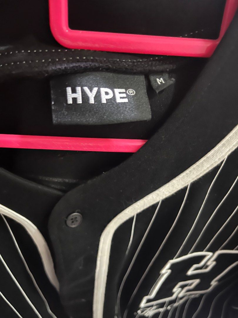 HYPE JACKET (Category: Hoodies) located in Petaling Jaya. Submitted by vzoizz (Listing ID 1370195508, Image 3). Description: RM85.Beli untuk Ootd time travel..