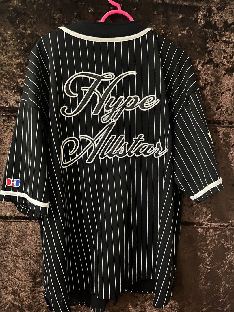 HYPE JACKET (Category: Hoodies) located in Petaling Jaya. Submitted by vzoizz (Listing ID 1370195508, Image 2). Description: RM85.Beli untuk Ootd time travel..