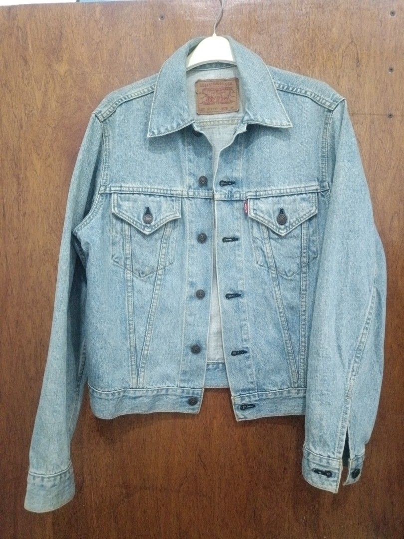 jacket Levis big E (Category: Coats, Jackets and Outerwear) located in Cukai. Submitted by pencinta_lusuh (Listing ID 1370220430, Image 1). Description: jacket levis big E buatan japan butang no J30 pit 20 labuh 23 condition mantap.. bebas koyak boleh refer gambar untuk detail. RM280 RASA MAHAL BOLEH TRY OFER HARGA ANDA. NGAM KITA DEAL. #lambattinggal #barangpadu #jacket #jaket #denim #mantoppp.