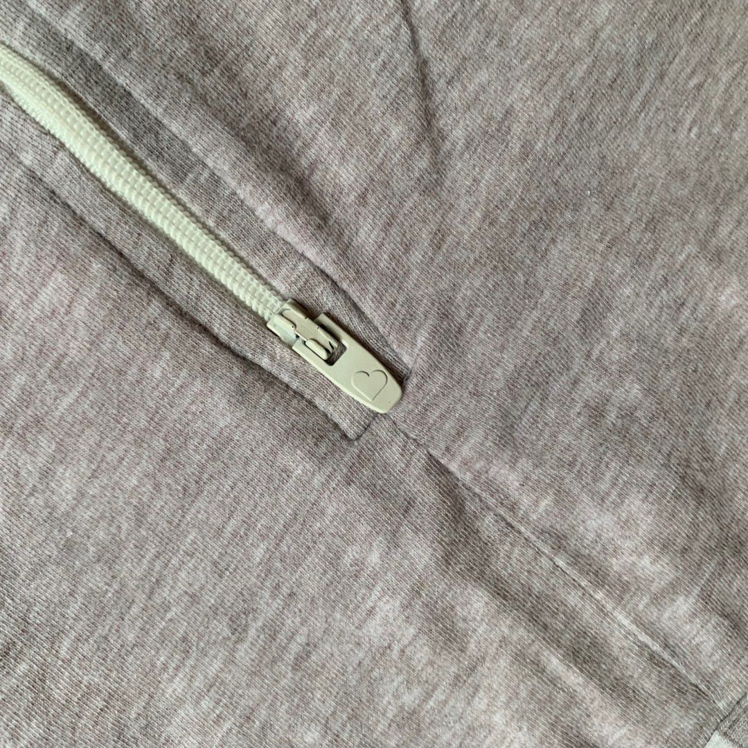 Love to dream swaddle gray (Category: Babies & Kids Fashion) located in Cabiao. Submitted by MomAndBabyCorner (Listing ID 1370186737, Image 3). Description: Love to dream Small | 0/3 mos 1.0 T0G EUC to Like new yung cloth but with discoloration but not that noticeable PHP 500.