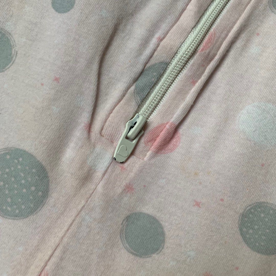 Love to dream transition swaddle (Category: Babies & Kids Fashion) located in Cabiao. Submitted by MomAndBabyCorner (Listing ID 1370178631, Image 3). Description: Love to dream Medium | 3/6 mos 0.2 TOG EUC to Like New yung cloth but with minimal stain du to long term storage No zipoff wings included PHP 400 .