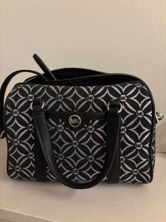 (Category: ) located in . Submitted by cshopping (Listing ID 1370219029, Image 1). Description: .
