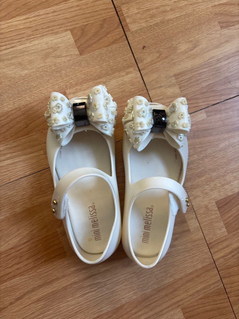 Mini Melissa white US 8 14.8cm copy only (Category: Babies & Kids Fashion) located in Bulacan. Submitted by e.leanor_ (Listing ID 1367635774, Image 3). Description: Needs cleaning Not authentic copy only DM for actual photo.