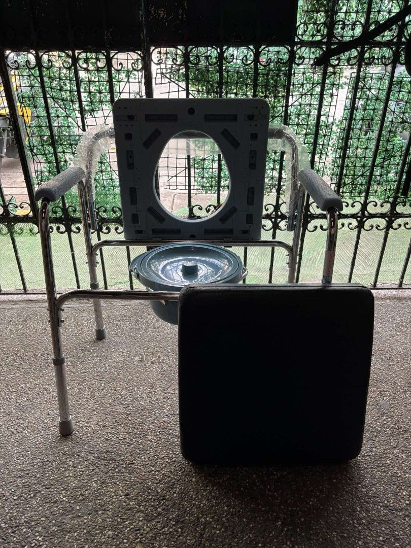 Mura commode chair may foam na (Category: Braces, Support & Protection) located in Quezon City. Submitted by jesselee14kpop (Listing ID 1370069663, Image 1). Description: brandnew affordable onhand negotiable good quality and condition open for pick up and delivery high quality we also sell many medical supplies call me 09268225723 cod,gcash,bank transfer.