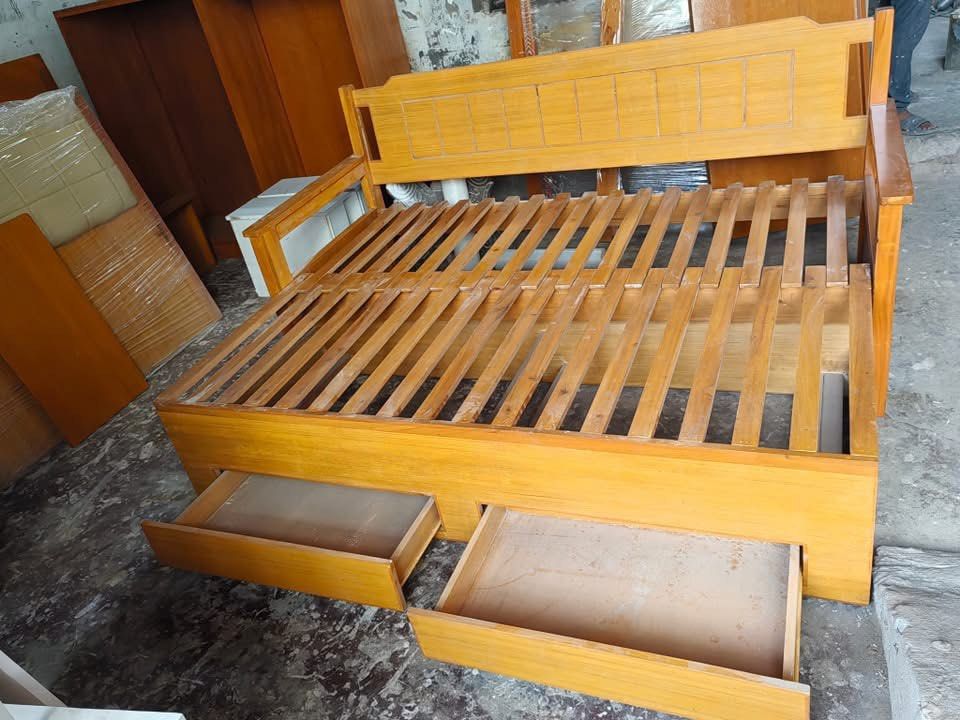 On hand expandable pull out Day bed (Category: Bed Frames & Mattresses) located in Paranaque City. Submitted by FLess.ph (Listing ID 1370184167, Image 3). Description: Onhand expandable day bed with drawers Dimension 54x75 Materials mahogany wood and 3/4 plyboard We can change wood colour / finish . FREE OF CHARGE 💖 Just let us know your preferred colour.. Additional 7,000 if with cushions. .