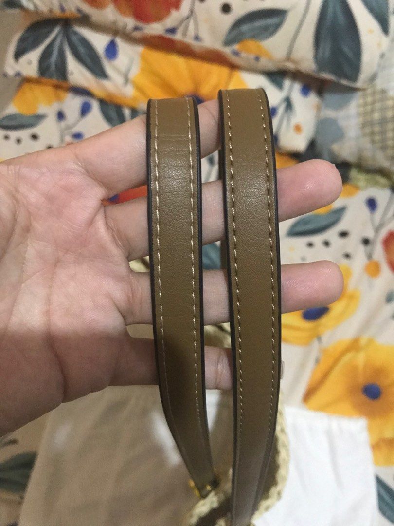 Prada beach bag (Category: Luxury Bags & Wallets) located in Taguig. Submitted by dean_cute25 (Listing ID 1370183590, Image 2). Description: Korea source Prada engrave Adjustable strap.