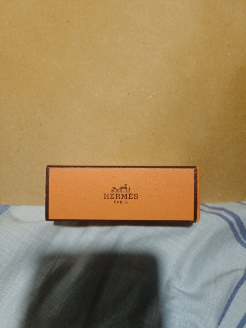 Pre-loved Hermes Small box 9x3.5x3cm (Category: Storage Boxes & Baskets) located in Pasay City. Submitted by khim1202ma07307 (Listing ID 1370223553, Image 1). Description: Pre-loved Hermes Small box 9x3.5x3cm.