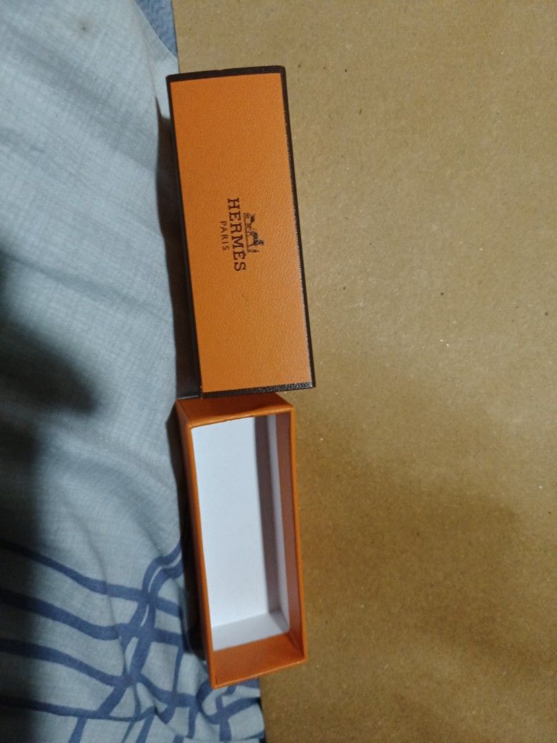 Pre-loved Hermes Small box 9x3.5x3cm (Category: Storage Boxes & Baskets) located in Pasay City. Submitted by khim1202ma07307 (Listing ID 1370223553, Image 2). Description: Pre-loved Hermes Small box 9x3.5x3cm.