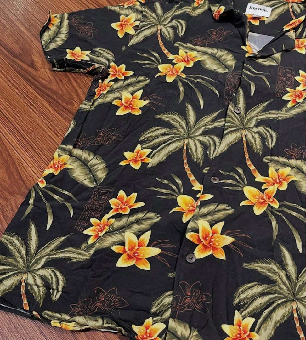 Rhythm (Category: Tshirts & Polo Shirts ) located in Pasig City. Submitted by ukaygodd (Listing ID 1370186649, Image 3). Description: Rhythm Button Down . Beach shirt, cotton Floral overall print, lightweight breathable Slim fit, no issue . SIZE M L27 W22 P500.