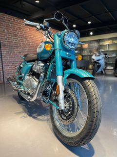 (Category: ) located in . Submitted by Premium.Moto (Listing ID 1370108174, Image 1). Description: .