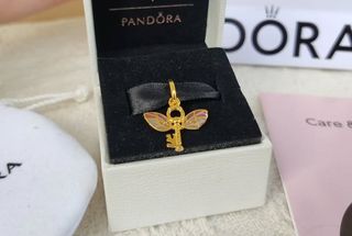 (Category: ) located in . Submitted by shopmnl (Listing ID 1370127645, Image 1). Description: .