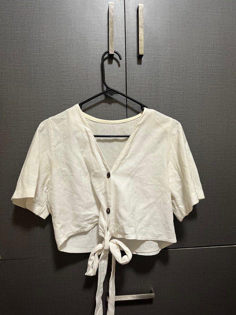 SALE! Tops at P30 each!! (Category: Others Tops) located in Makati City. Submitted by _makeroom (Listing ID 1370189305, Image 3). Description: p30 ea take all for P200 some clothes are branded - like zara & h&m mostly s sizing.