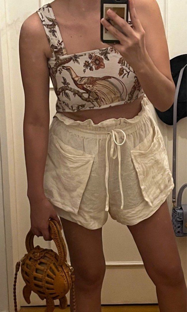 Shona joy (Category: Shorts) located in Bacoor. Submitted by phatmom (Listing ID 1370096009, Image 3). Description: Authentic Shona Joy shorts Cute summer beach gartered waist shorts Oatmeal color monochrome linen Used once .