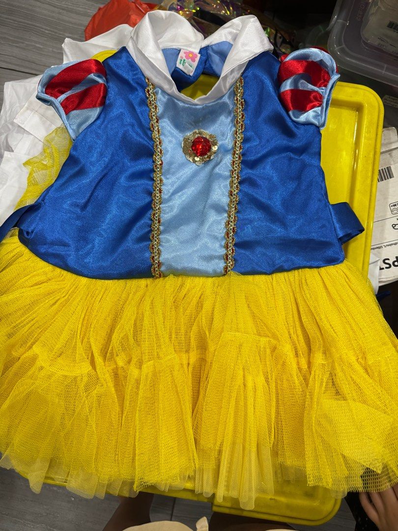 Snow white dress (Category: Babies & Kids Fashion) located in Quezon City. Submitted by aimee0913 (Listing ID 1370088347, Image 1). Description: .
