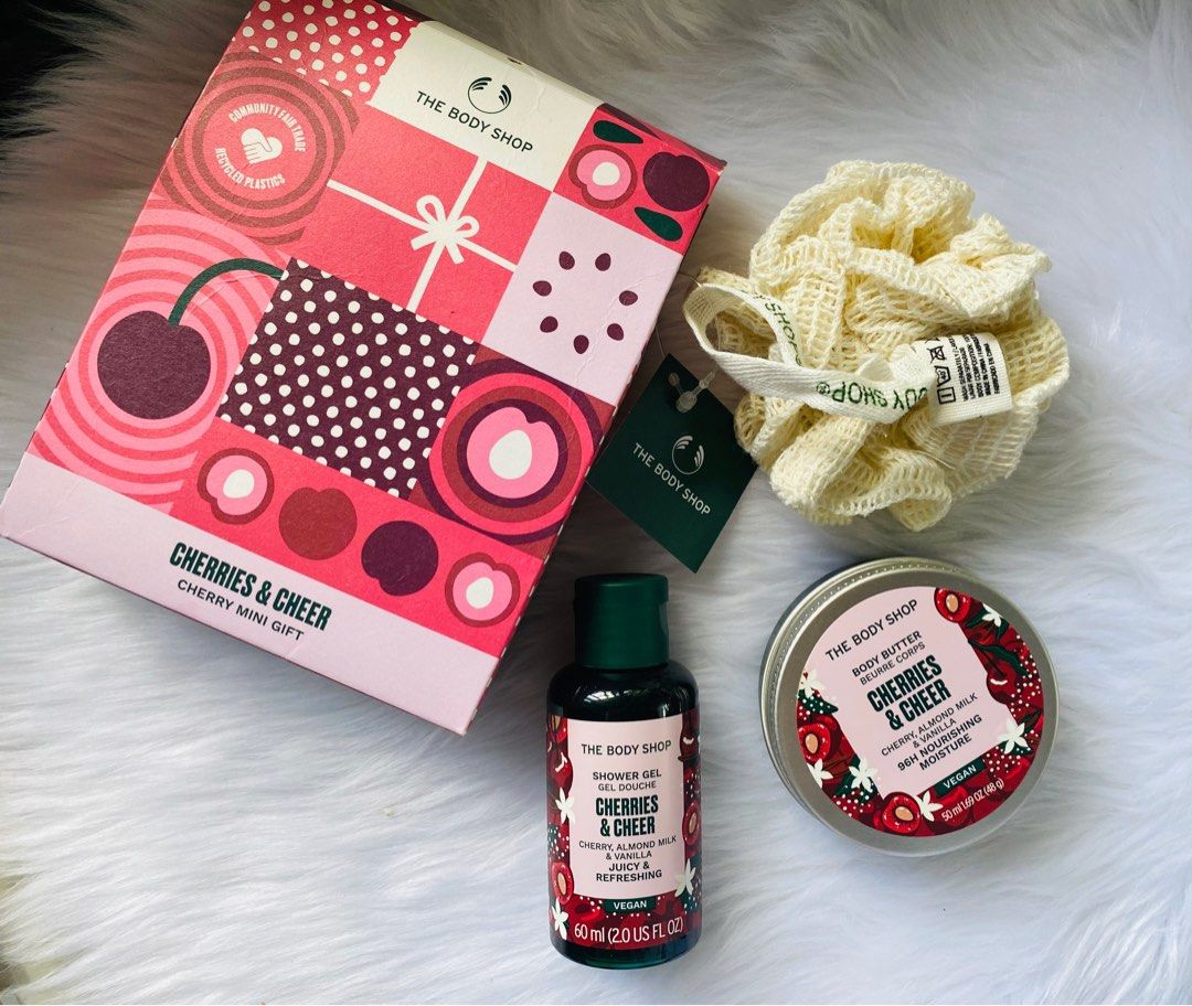THE BODY SHOP TRAVEL SET (Category: Bath) located in Manila. Submitted by lavishbyji22912 (Listing ID 1370109616, Image 1). Description: THE BODY SHOP MINIS PERFECT FOR TRAVELLING 60ML SHOWER GEL 1 BODY BUTTER 1 SCRUBER .