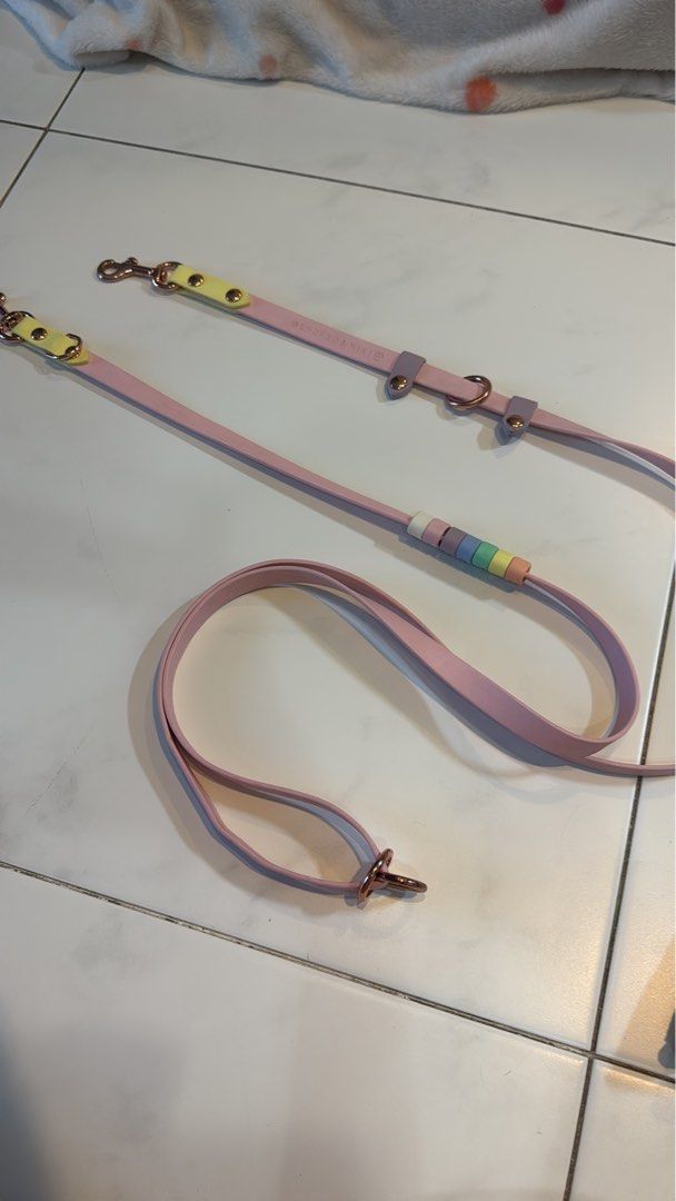 The sleek hound cruiser leash fairyfloss (Category: Homes & Other Pet Accessories) located in Singapore. Submitted by sumikkochan (Listing ID 1370167984, Image 2). Description: The sleek hound cruiser leash. (Can visit their website to see how many ways to use) I bought for $110+ Pink color. Used. Note that my dog name is embossed on one side (no color).